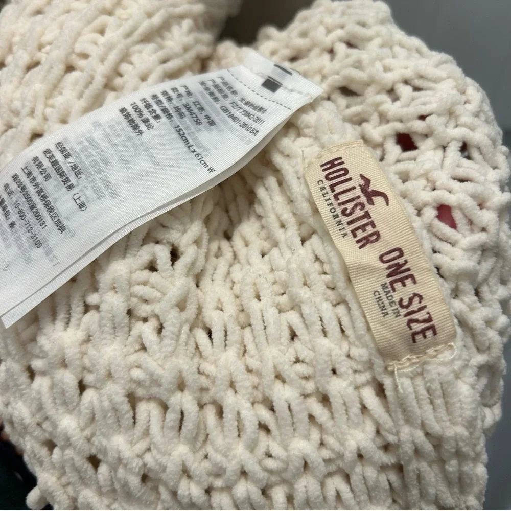 Hollister Oversized Knit Ecru Shawl/Scarf Tassel Fringe Hems Cream Boho Soft